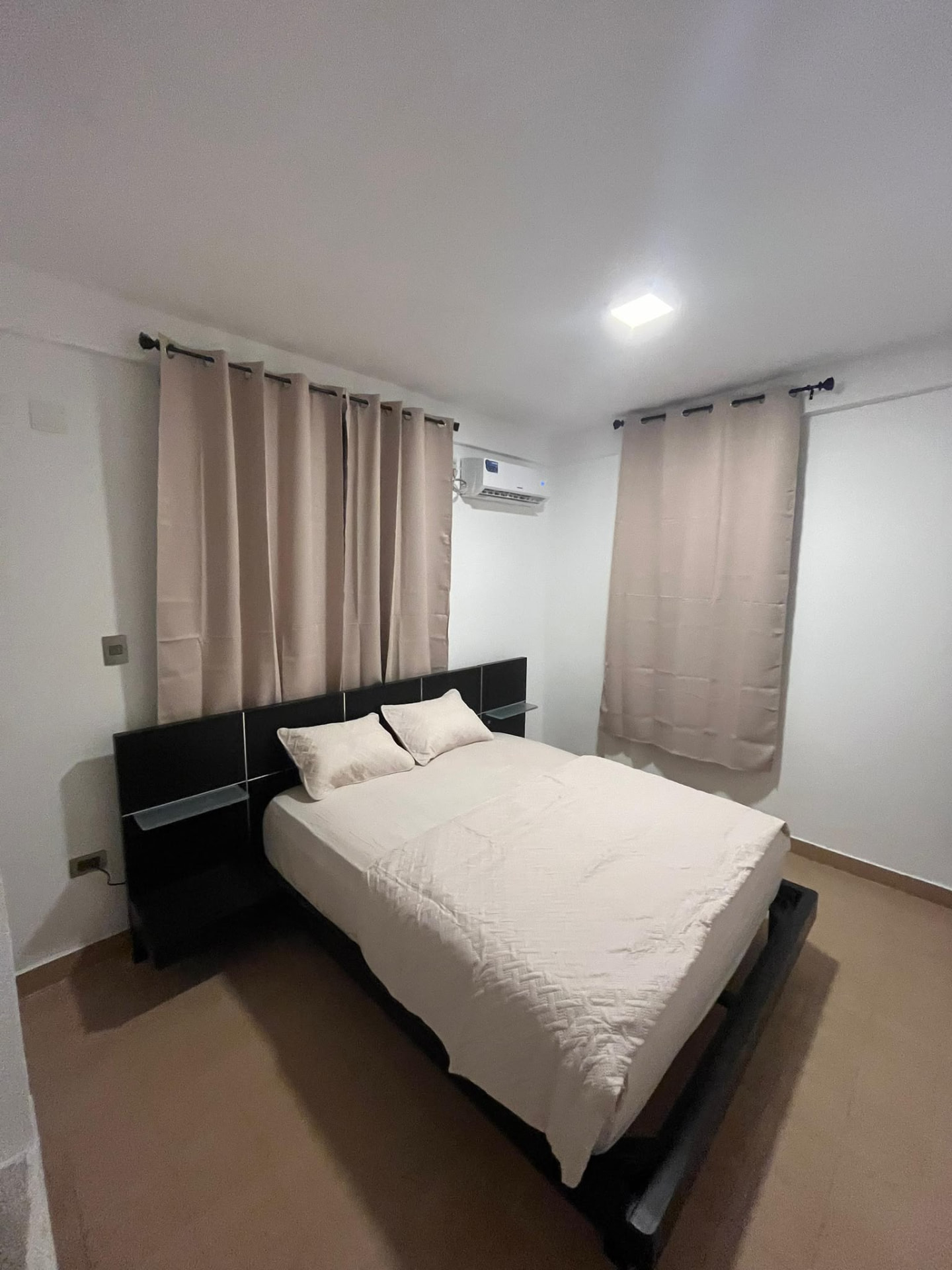 Habitación principal con aire acondicionado